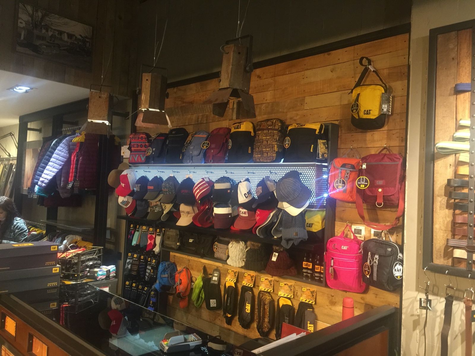 Tienda CAT en Mall Florida Center